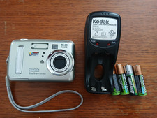 Kodak EASYSHARE CX7525 Digital Camera 5.0 MP + Batteries Charger - WORKS GREAT!