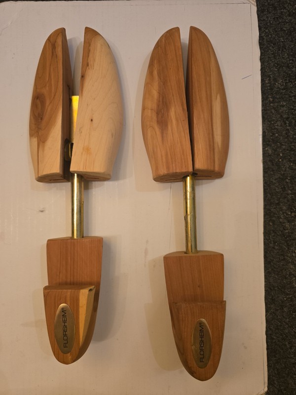 ONE  PAIR OF  MEN'S THE FLORSHEIM SHOE CEDAR WOOD SHOE TREES