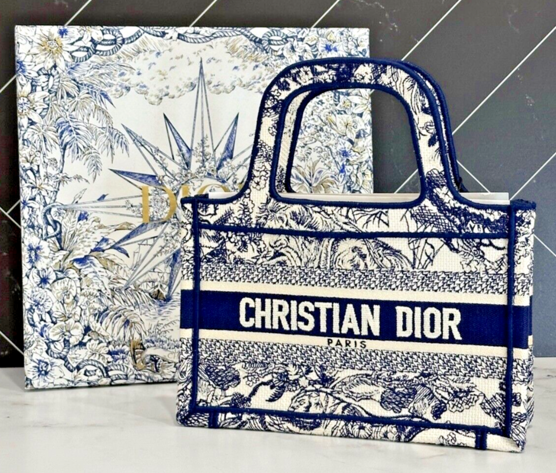 Christian Dior トートバッグ ネイビー/ホワイト Christian Dior Book Tote Embroidered Canvas Mini Blue, White | eBay