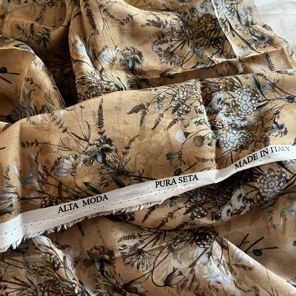Alta Moda 100% Silk Chiffon Light Brown Floral 0.57 x 1.37m Remnant,Scarf Y20 - Image 2 of 2