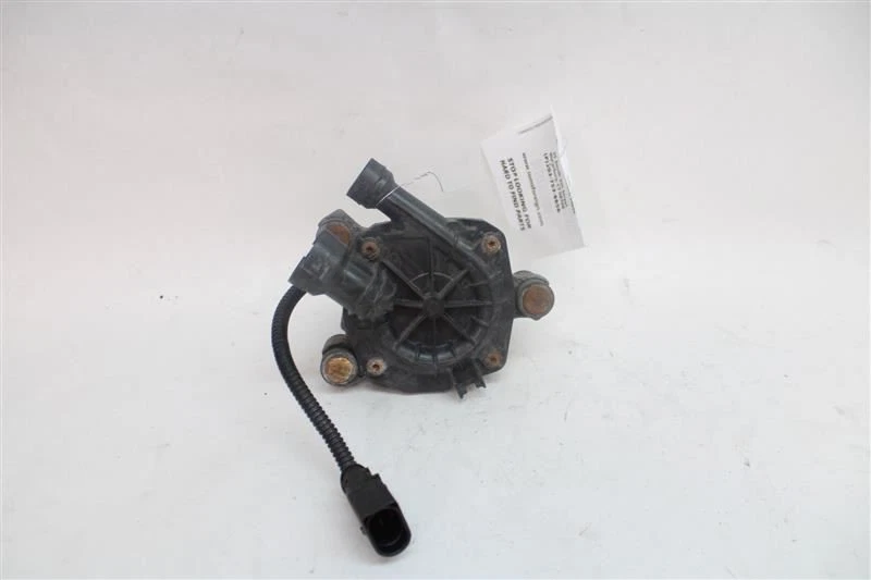 BOMBA INYECCIÓN AIRE SMOG Volkswagen Jetta 2014 14 04E131333A 1337125 Foto 2 de 4