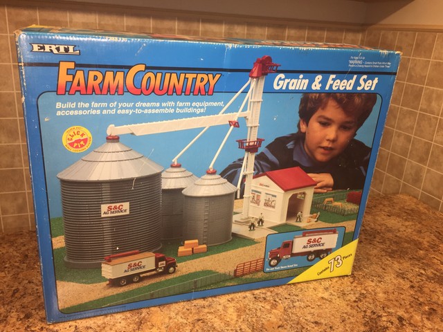 Ertl Farm Country Grain and Feed Set 