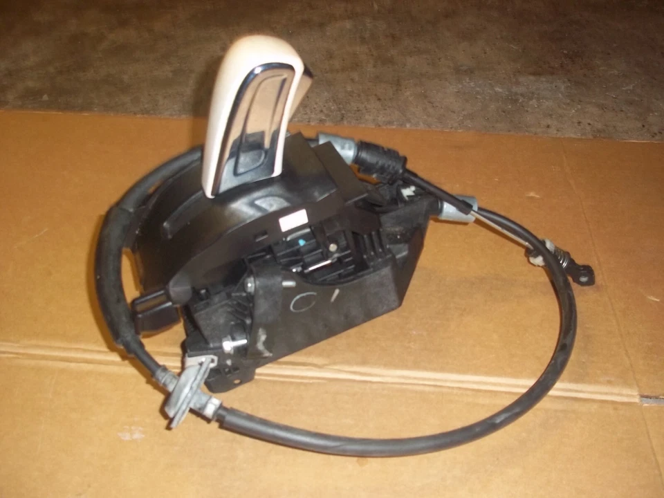 2011-2015 CHEVY VOLT AUTO TRANS FLOOR SHIFTER GEAR SELECTOR - Image 2 of 4