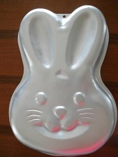 HTF 2003 Wilton Cake Bake Oven Pan Easter Bunny Rabbit Head Birthday Party Clean