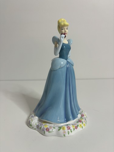 Royal Doulton Walt Disney Showcase Collection Cinderella w/ Box and Certificate - Picture 3 of 22