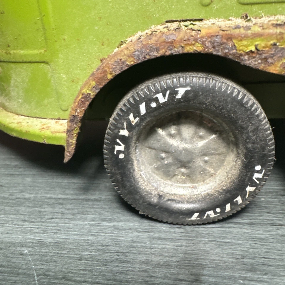 Vintage NYLINT STABLES Horse Trailer Green & Yellow Pressed Steel Rusted - Image 4 of 4