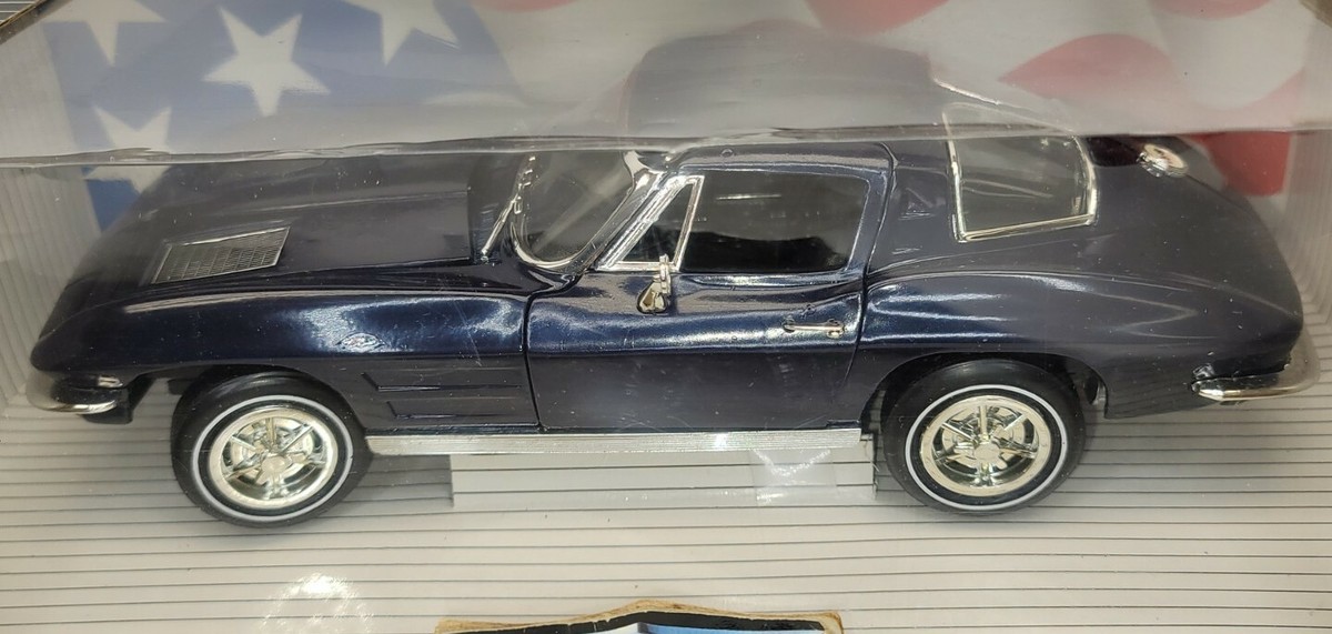 ERTL American Muscle Chevrolet 1963 Corvette Sting Ray1 1:18