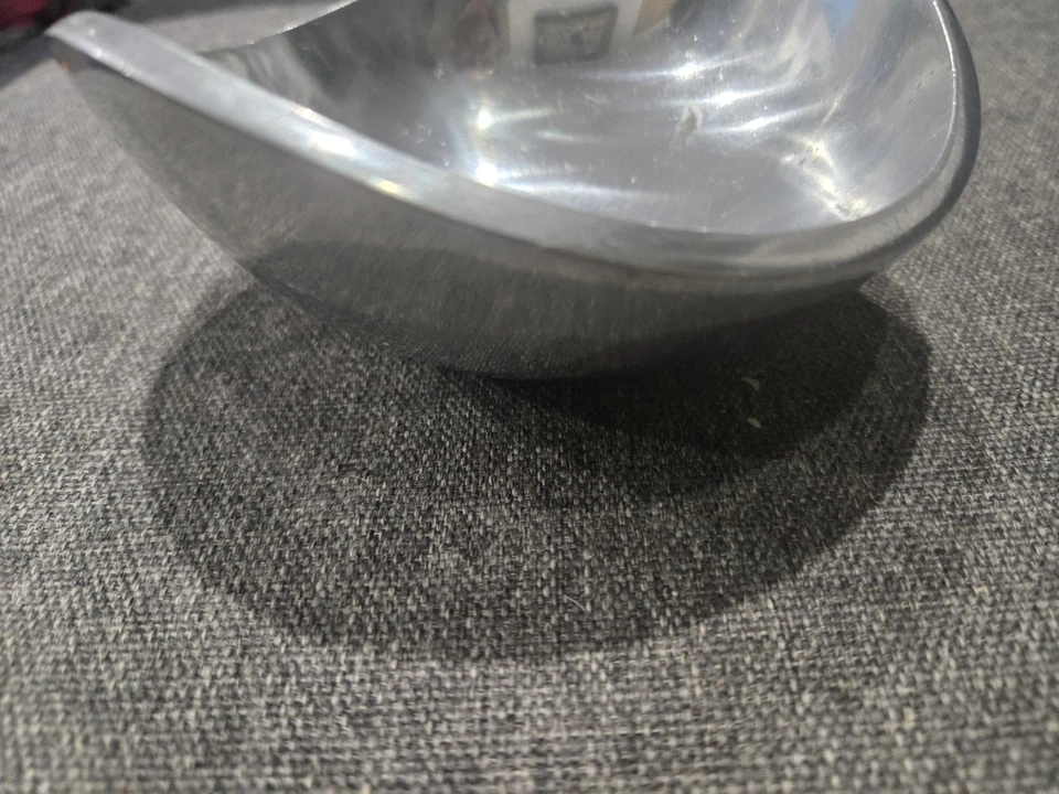 Plato de peltre MCM pequeño vintage hecho en la India Foto 2 de 4