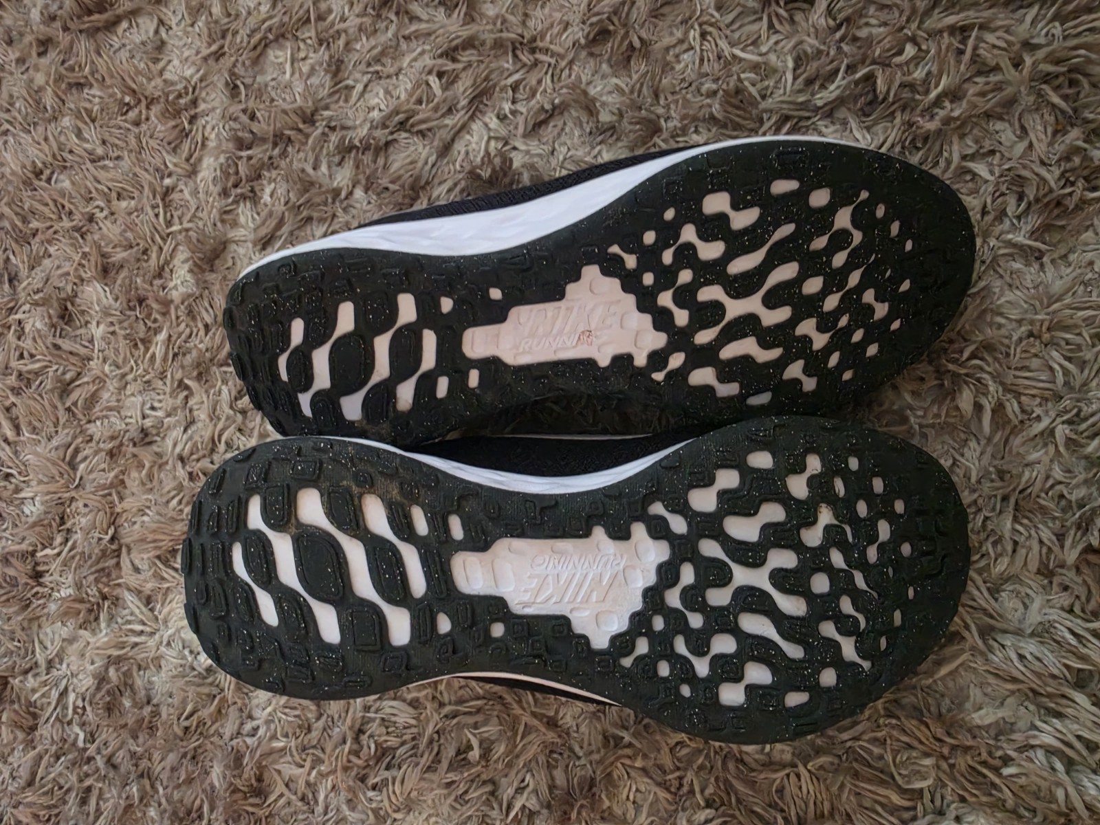Mesh Testure Nike Revolution 6 Next Nature Women's 7.5 Black/White Lace-Up Mesh ...