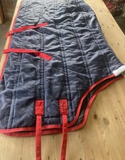 Tapis d’écurie 5’6 bleu marine/rouge Whitaker’ Thomas’ 250g état neuf propre