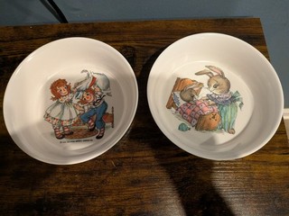 Oneida Deluxe 6.5" Childrens Cereal Bowl Set of 2 Peter Rabbit Raggedy Ann
