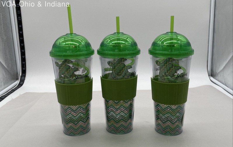 SeaWorld Sea Turtle Plastic Tumbler Lot With Spiral Straws 3 Pieces