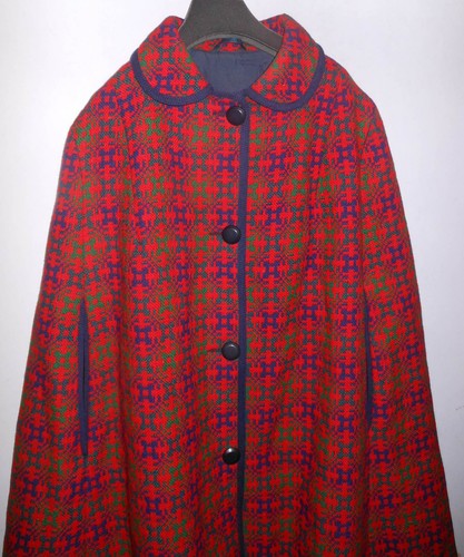 Vintage 1960's Red Blue Green Extra Long Welsh Tapestry Cape - Picture 2 of 5