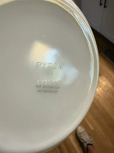 Vintage 1980's Pyrex 8 in Casserole Dish - Blue Iris - Made in England