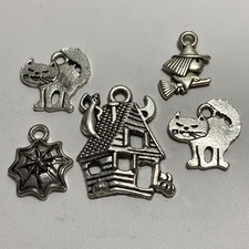 5 Vintage Tibetan Silver Alloy Metal Halloween Witch Charms Crafting Pendants