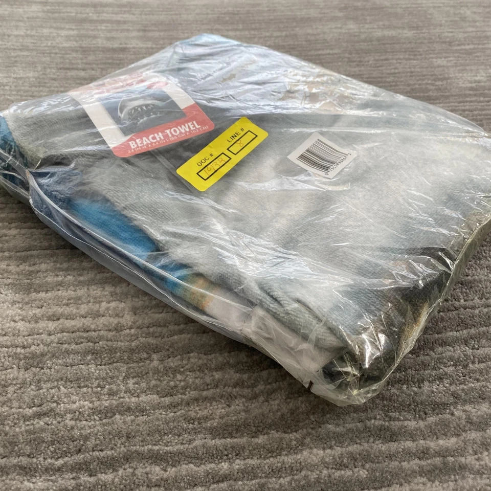 Toalla de playa Jaws 34x64 gráfico de tiburón 100 % algodón logotipo de película nueva sellada en bolsa Foto 4 de 4