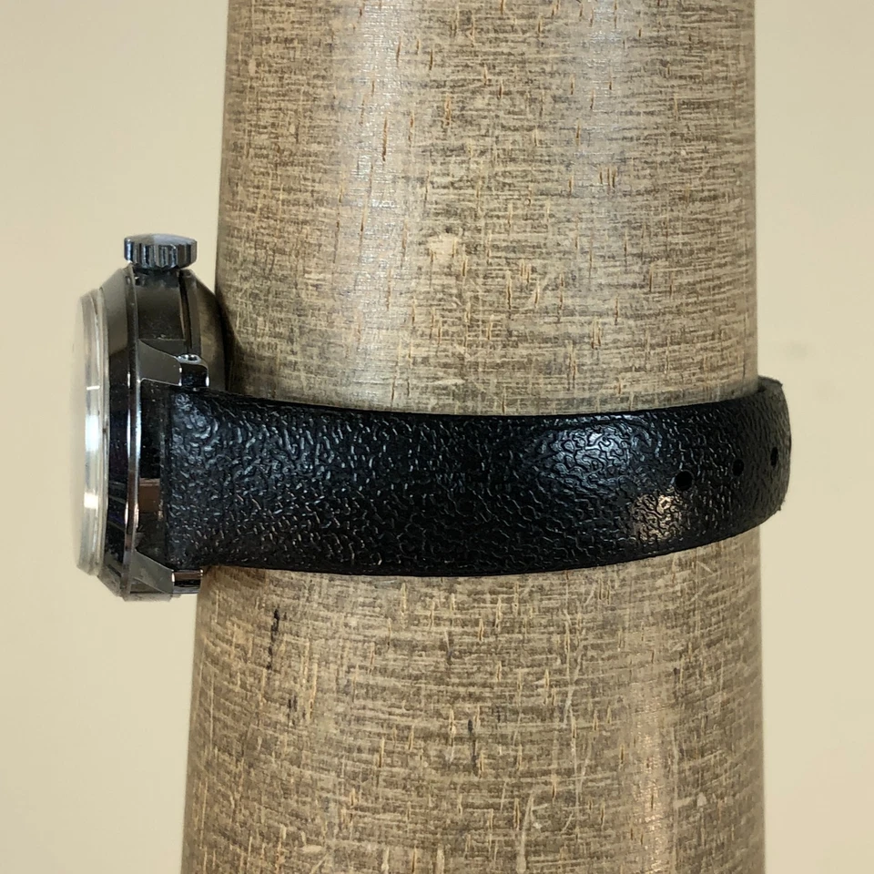 Reloj de cuarzo Bradley Disney para mujer esfera Mickey Mouse cuero negro 28 mm 5 3/4" Foto 4 de 4