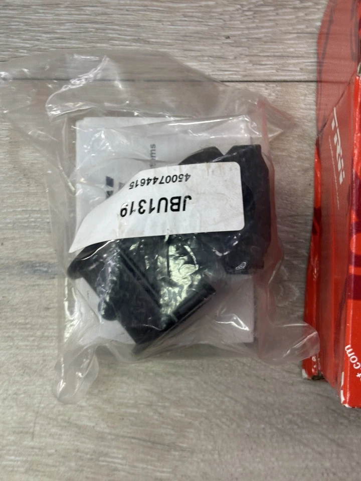 Комплект из 2 втулок стабилизатора подвески со стороны заднего водителя и пассажира JBU1319 TRW для пары GMC - Изображение 2 из 3