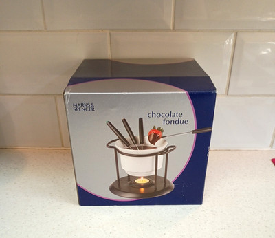 Schokoladenfondue Set | Kerzenschein | Marks & Spencer Grillparty Ostern