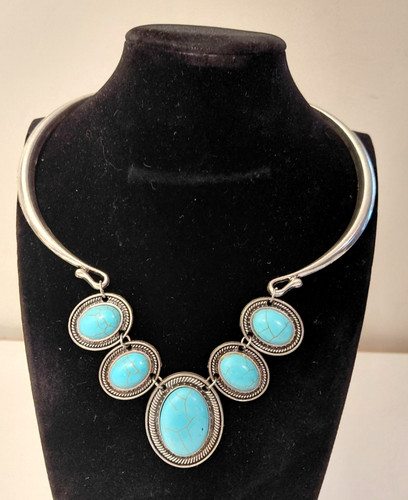 Southwest Style Crackled Look Faux Turquoise Silver Tone Collar Choker Necklace