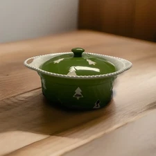 Christmas Ceramic Baking Dish Savinio Designs 2 qt Covered Casserole Green Trees