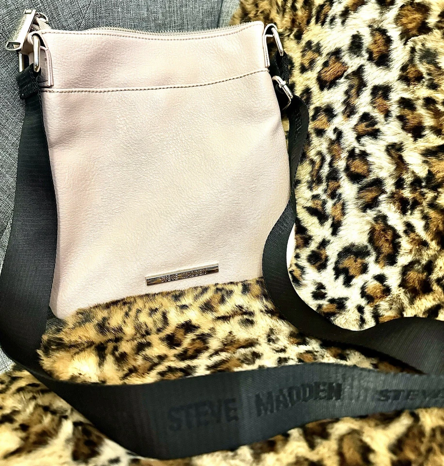 Bolso Bandolera Steve Madden BGlamm Logo Firma Rosa Rubor Foto 2 de 2