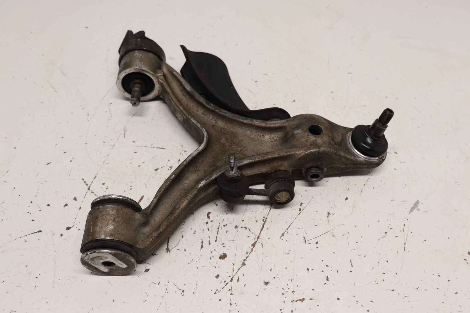 F20971 2004-2008 Maserati Quattroporte M139 Front Lower Control Arm Driver Side