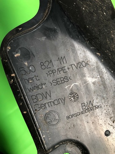 S-F59 Skoda Fabia II Schließteil  Kotflügel vorne links 5J0821111