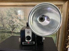 VTG. 1950s BROWNIE HAWKEYE CAMERA FLASH MODEL by KODAK