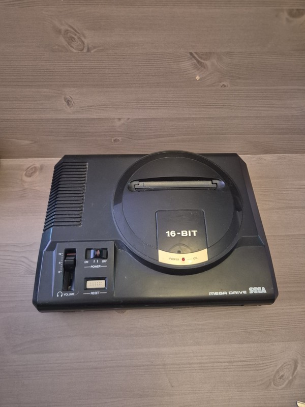 Sega Mega Drive 16 bit Spares or Repair Untested