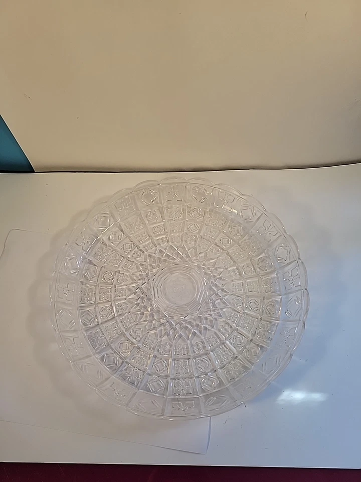 Plato redondo de plástico duro con patrón de estrella de 11" Foto 2 de 4