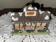 Cracker Barrel Old Country Store Christmas Hanging Ornament 2005 Vintage RETIRED