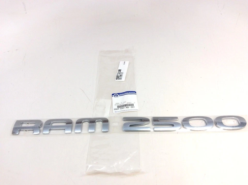 Dodge RAM 2500 2003-2007 placa de identificación cromada puerta delantera emblema nuevo OEM 55077331AB Foto 2 de 4
