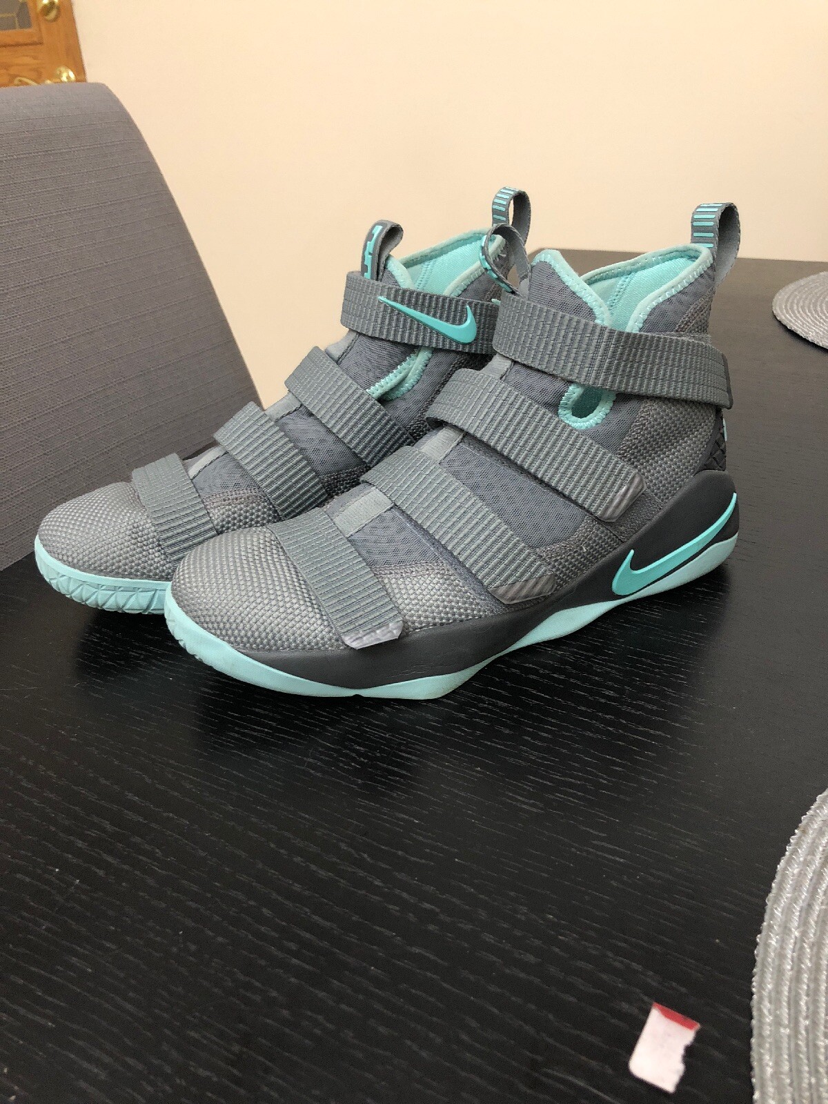 lebron sneakers youth