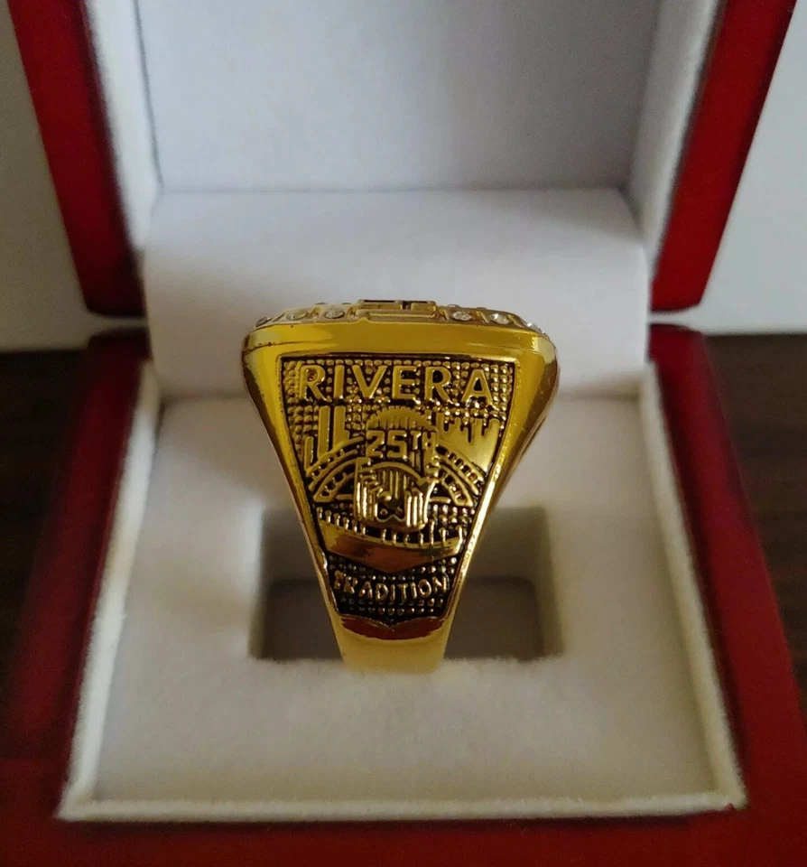 Mariano Rivera - Anillo Serie Mundial de los Yankees de Nueva York 1999 con caja de exhibición de madera Foto 2 de 4