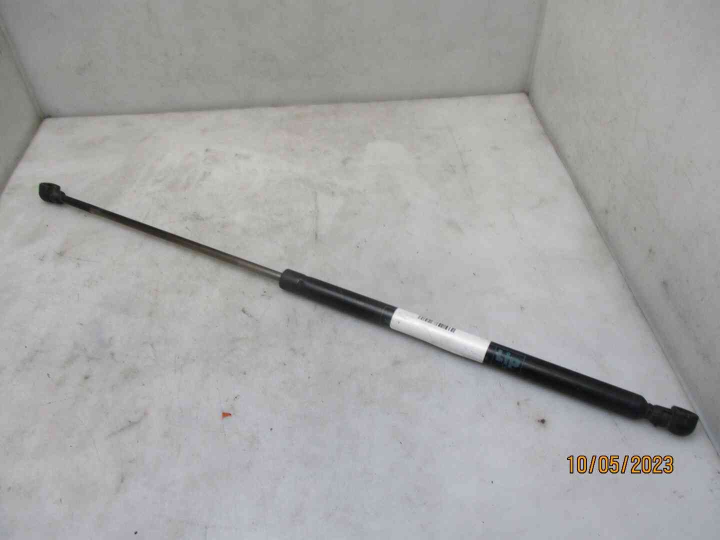 Verin hayon gauche Peugeot 205 873193