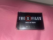 The X Files - Circle Of Truth - Juego de cartas e insignia caja de botín 2017 NUEVO