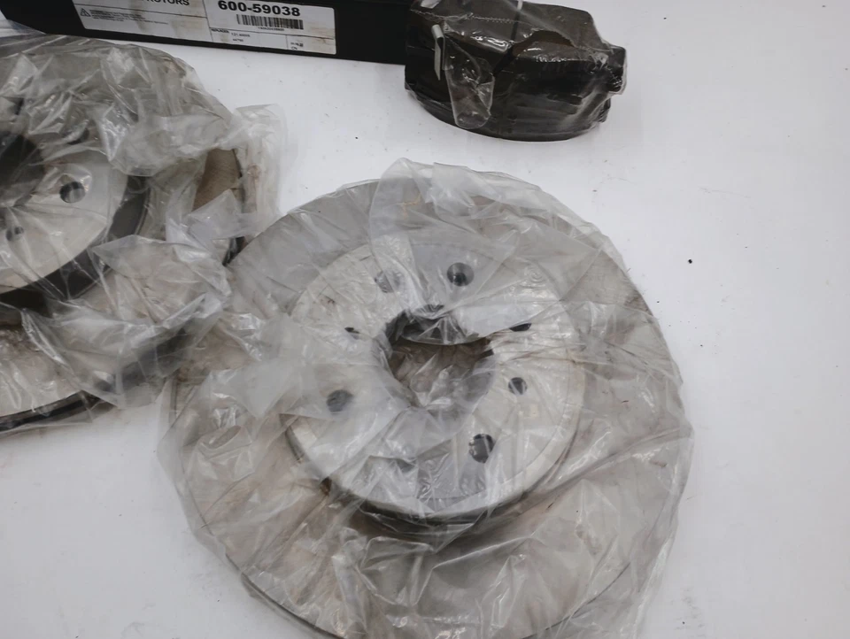 R1 CONCEPTS WFWH159081 DFC 600-59038 27-1394-00 FRONT DISC BRAKE KIT CERAMIC PAD - Image 2 of 4