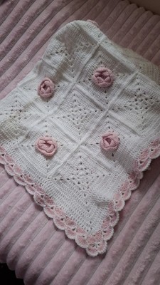 HANDGEMACHTE BABY KINDERWAGENDECKE GEHÄKELT ROSE 