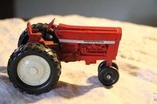 VINTAGE INTERNATIONAL RED TRACTOR  CHILD TOY FARM MACHINE COUNTRY HARVEST FIELD