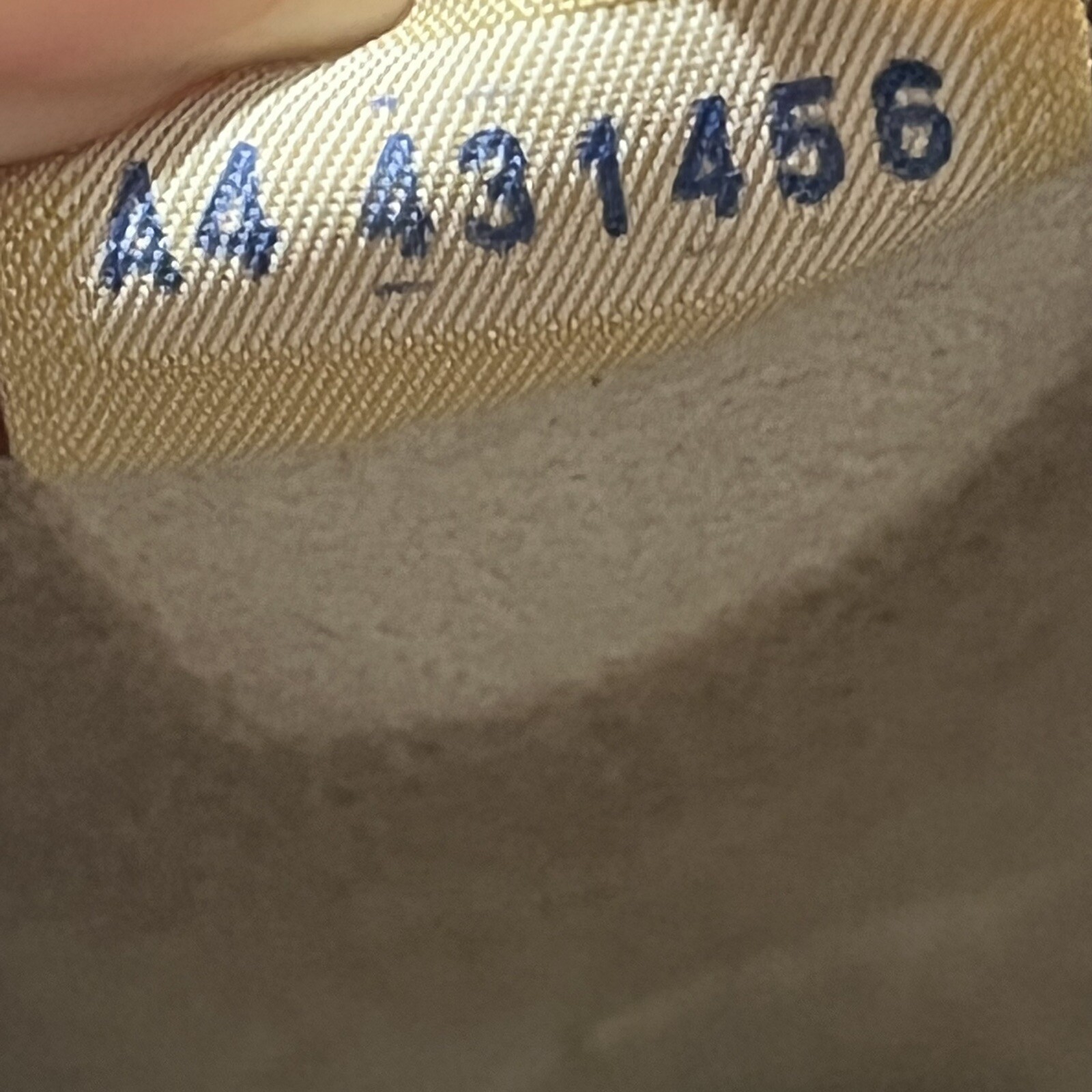 Vintage Dooney & Bourke Purse R25 Medium Essex Bone British Tan Leather thumbnail 20