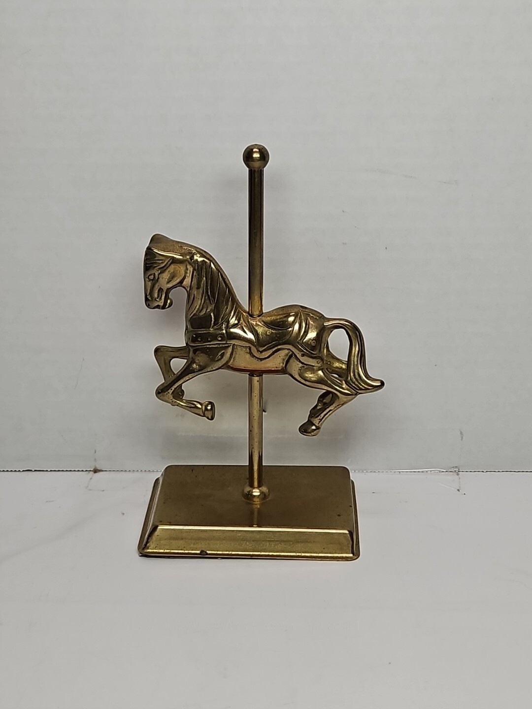 Estatuilla decorativa ecuestre caballo carrusel de latón vintage decoración equina