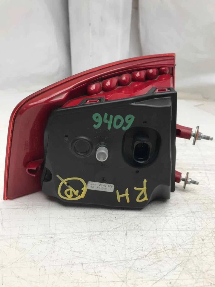 Оригинальный задний фонарь в сборе на четверть панели для Audi A8 RH 2003–2007 годов выпуска - Изображение 4 из 4