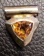 Selten! 10 Karat Gold Anhänger mit goldgelbem Citrin! Slider