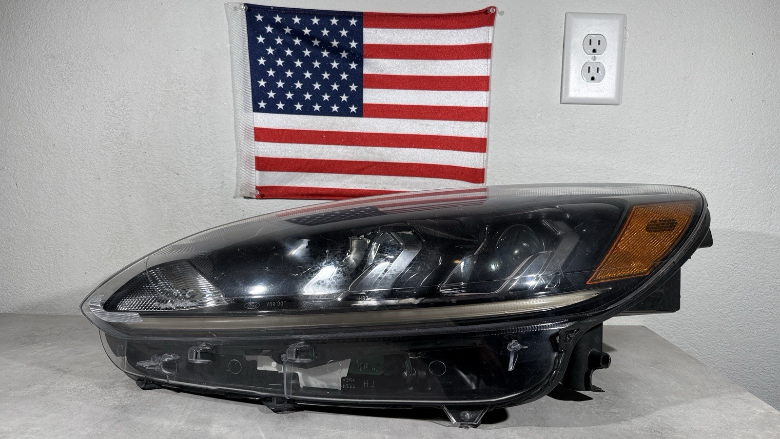 2020 2021 2022 Ford Escape Halogen Headlight Left Driver LH LJ6B-13W030-BF OEM