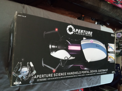 ポータル ガン NECA プロップ レプリカ Portal Device 1/1 海外ゲームニュース]超名作『ポータル』に出てくるポータルガンの