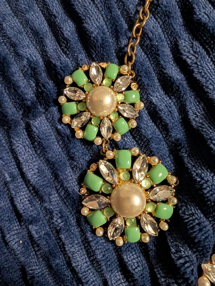 KATE SPADE NY BELLE GARDEN PEARL NECKLACE  GREEN ENAMEL Read - Image 2 of 4