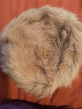 Vintage pillbox hat, beige fur, from 1960s. Small.