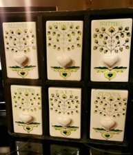 ¿Porcelana antigua? Tarros de especias Japón en soporte de madera mango de corazón de árbol floral