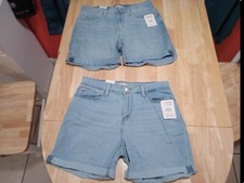 2 Signature By Levi's Denim Shorts Women's Size 6 28" Blue Mid Rise 5" Whisker